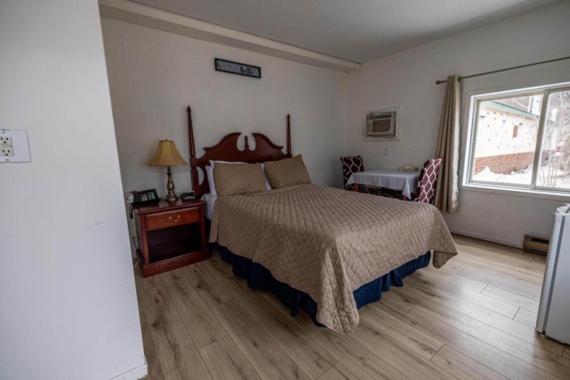 Motel Deblois Sainte-Anne-de-Beaupré Dış mekan fotoğraf