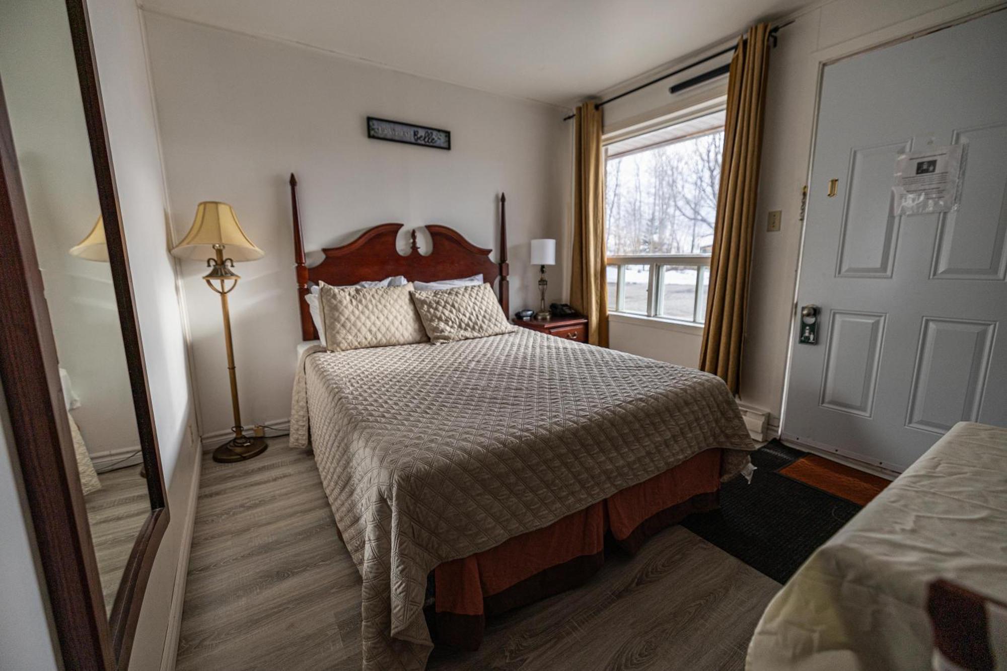 Motel Deblois Sainte-Anne-de-Beaupré Dış mekan fotoğraf