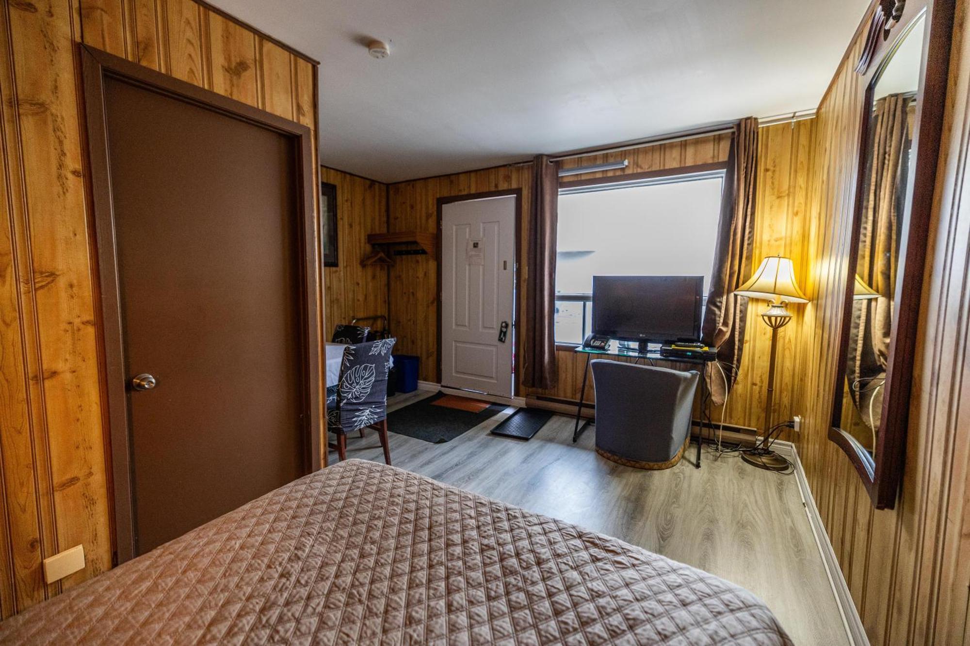 Motel Deblois Sainte-Anne-de-Beaupré Dış mekan fotoğraf