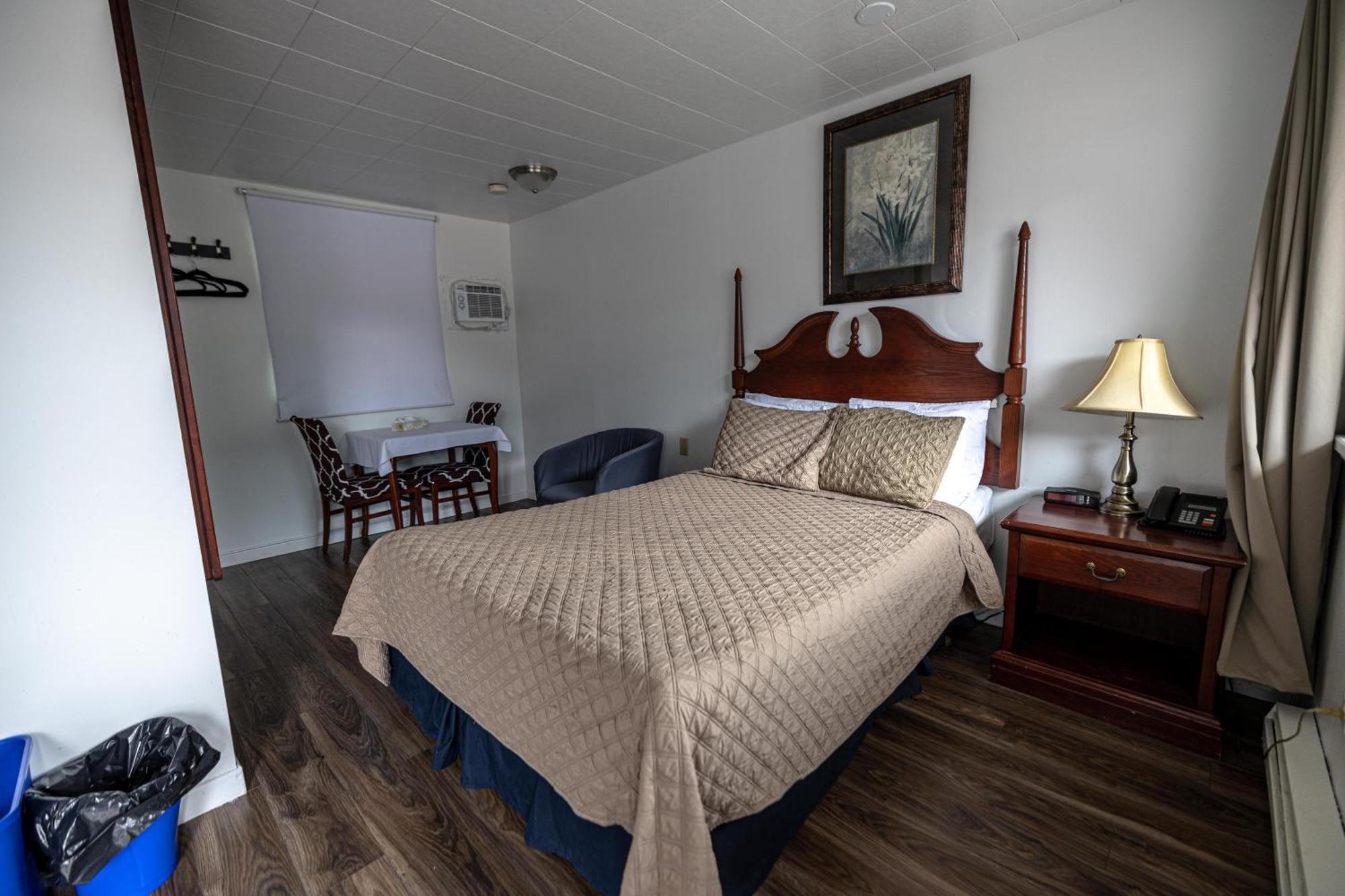 Motel Deblois Sainte-Anne-de-Beaupré Dış mekan fotoğraf